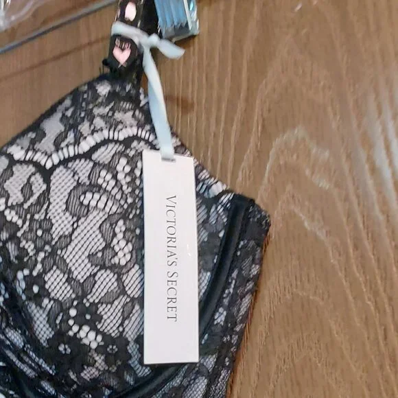 Victoria's Secret Bra - Picture 4 of 5